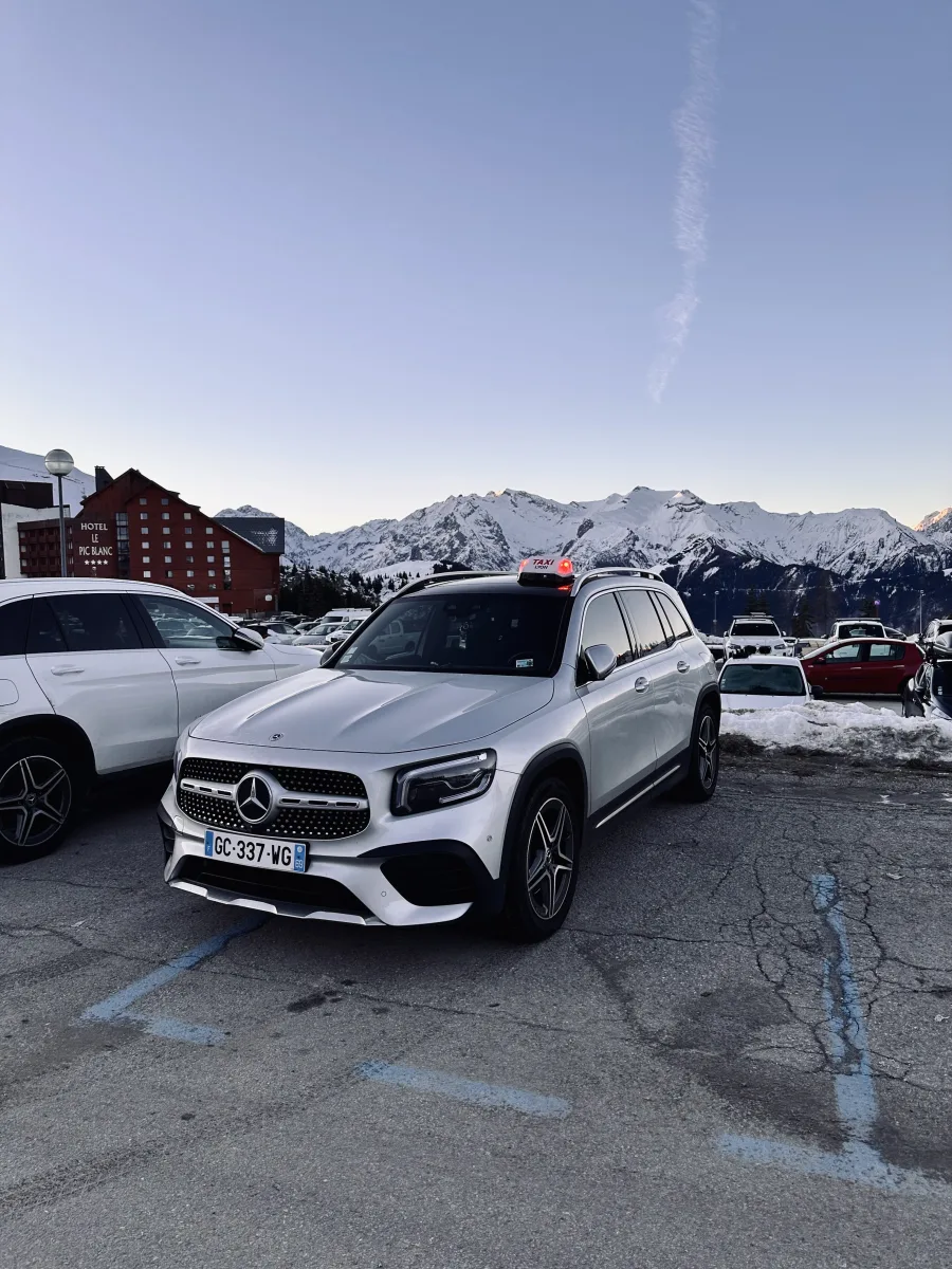 Taxi montagne Lyon Chamonix avec véhicule adapté aux Alpes